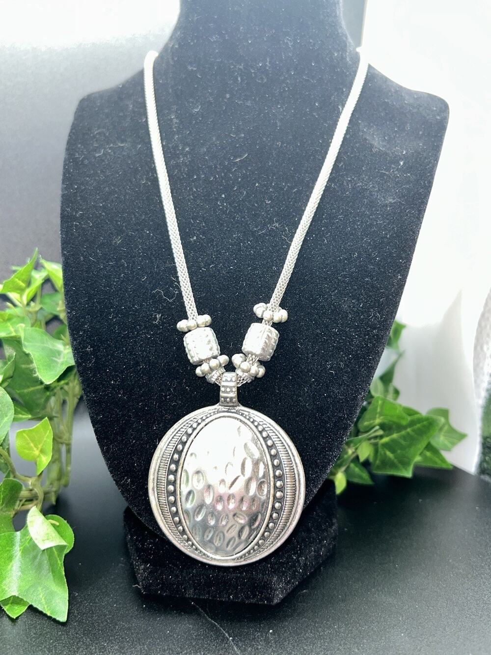 Vintage Boho Silver Tone Hammered Pendant Necklace Thick Mesh Chain Textured 19"
